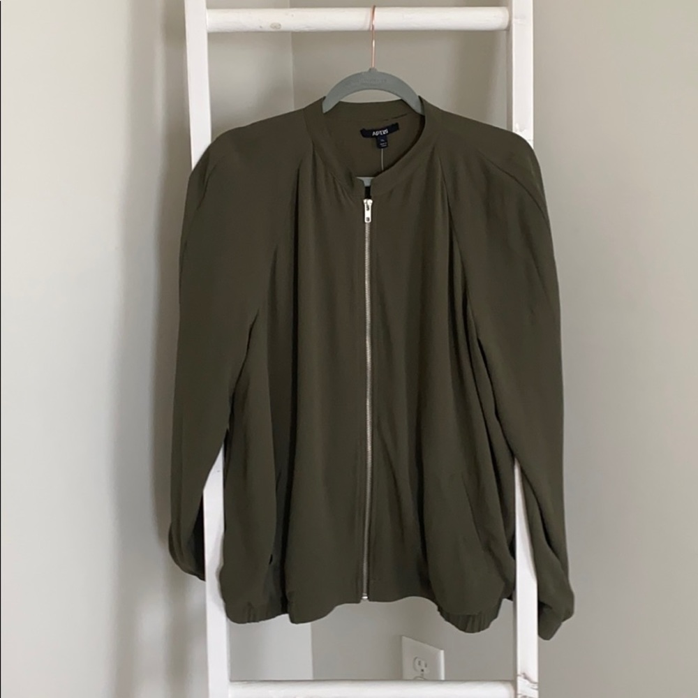 Apt 9 crepe olive bomber jacket